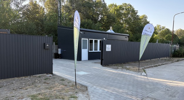 Méltó búcsú a kisállatoktól – megnyílt az Emlékmancs Kft. hamvasztója Szekszárdon